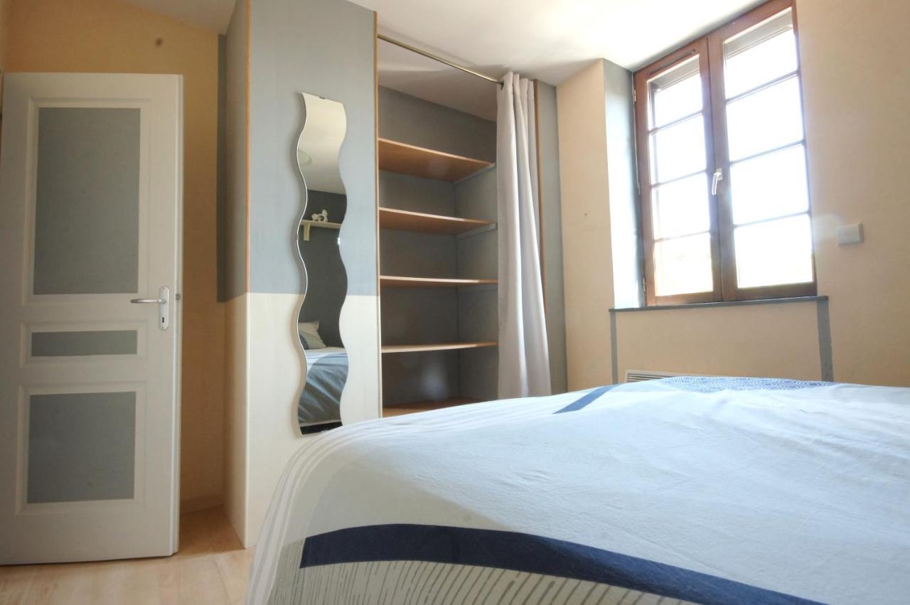 F2 Aux Pieds Des Thermes 3 Etoiles ลุกซุยล์-เลส์-แบ็งส์ ภายนอก รูปภาพ